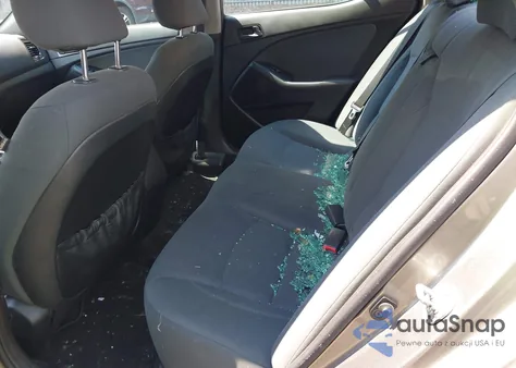 2015 Kia Optima Lx z USA, uszkodzony, nr VIN 5XXGM4A73FG375345